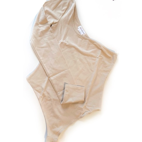 Lovers + Friends Tenley Bodysuit One Sleeve in Sand Size XS - Picture 4 of 6